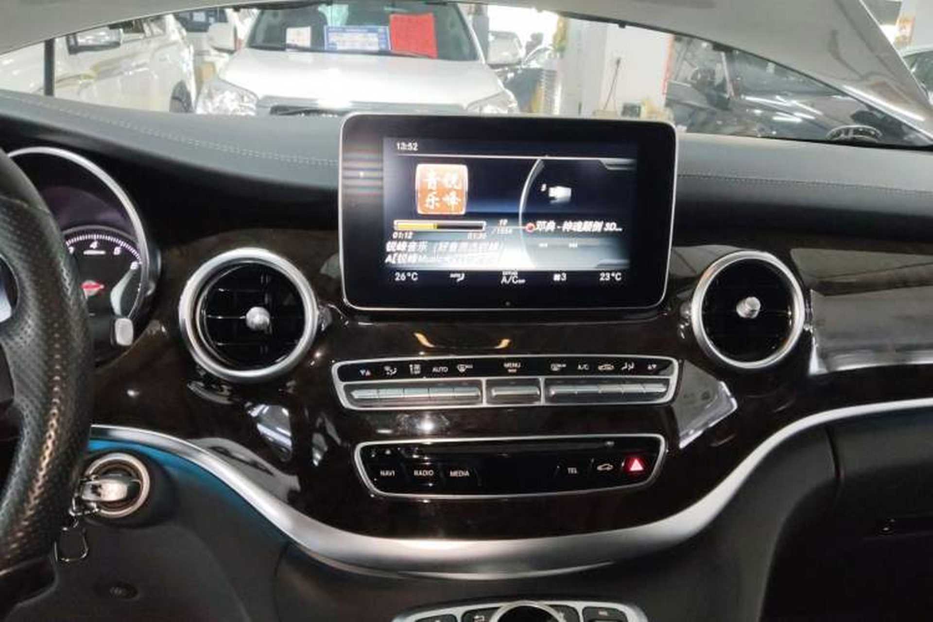 Used Mercedes-Benz V-Class 2017 V 260 Prestige Edition Audio And AC Panel