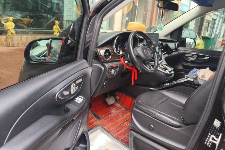 Used Mercedes-Benz V-Class 2017 V 260 Avantgarde Edition Driver Seat