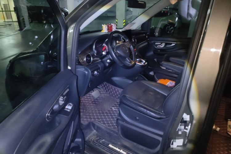 Used Mercedes-Benz V-Class 2017 V 260 Avantgarde Edition Driver Seat