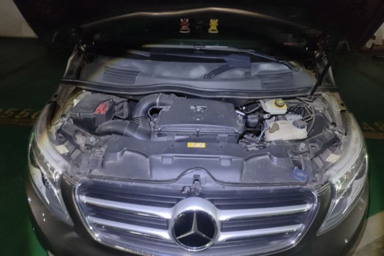 Used Mercedes-Benz V-Class 2017 V 260 Avantgarde Edition Engine Bay