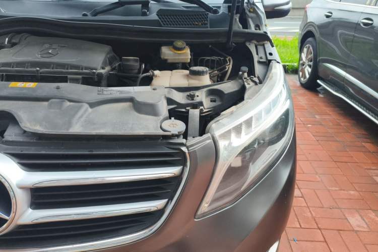 Used Mercedes-Benz V-Class 2017 V 260 Avantgarde Edition Engine Bay Left