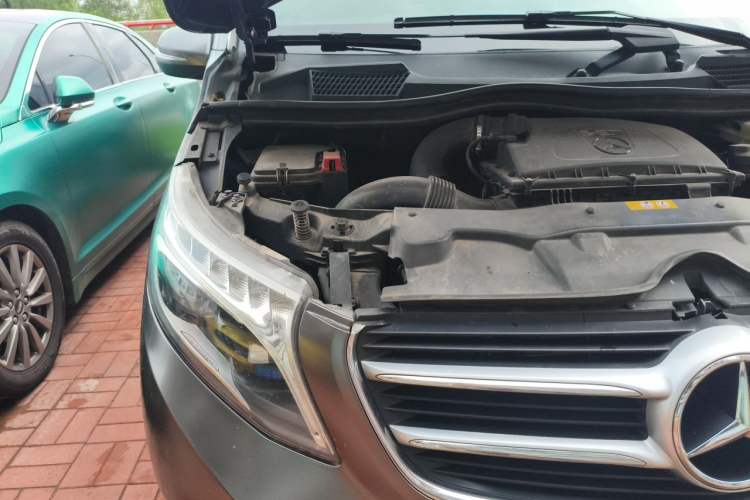 Used Mercedes-Benz V-Class 2017 V 260 Avantgarde Edition Engine Bay Right