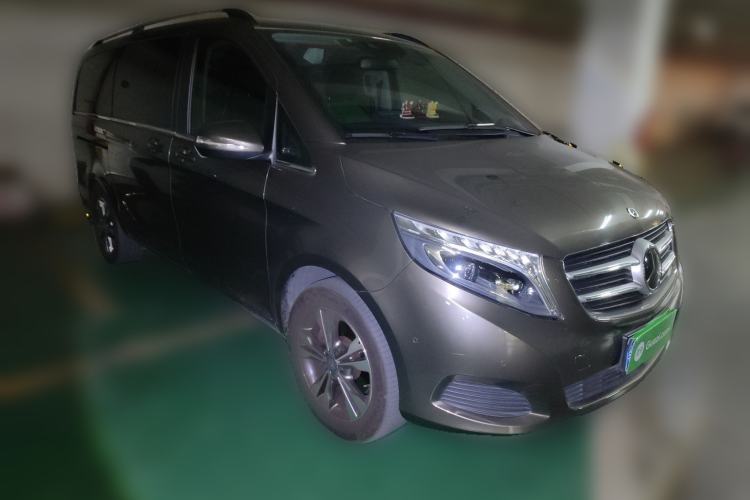 Used Mercedes-Benz V-Class 2017 V 260 Avantgarde Edition Front Right 45 Deg