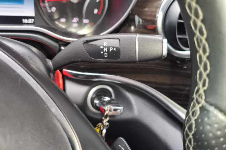 Used Mercedes-Benz V-Class 2017 V 260 Avantgarde Edition Gear Lever