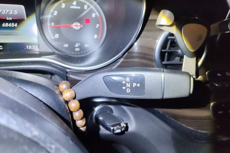 Used Mercedes-Benz V-Class 2017 V 260 Avantgarde Edition Gear Lever