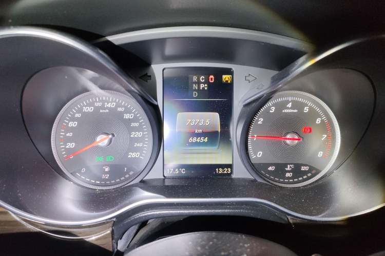 Used Mercedes-Benz V-Class 2017 V 260 Avantgarde Edition Instrument Cluster