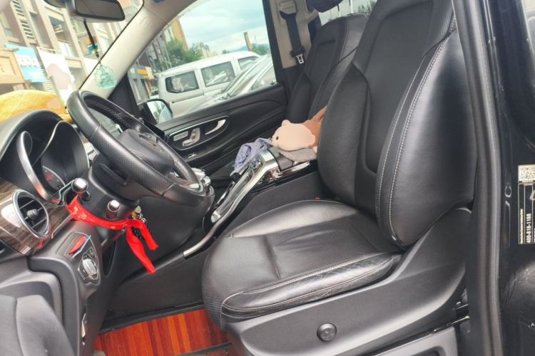 Used Mercedes-Benz V-Class 2017 V 260 Avantgarde Edition Left Front Seat