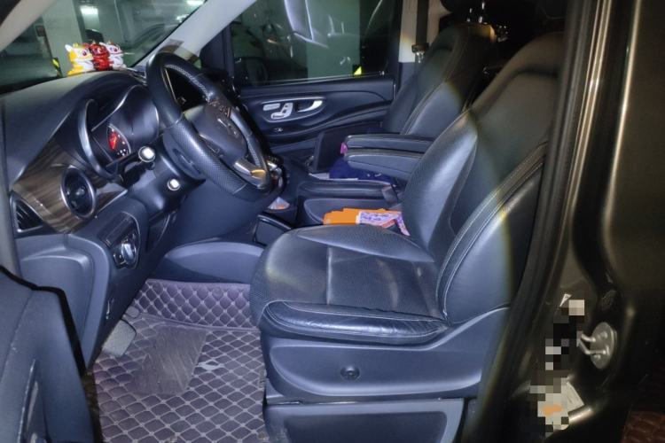 Used Mercedes-Benz V-Class 2017 V 260 Avantgarde Edition Left Front Seat