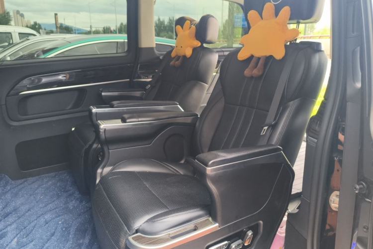 Used Mercedes-Benz V-Class 2017 V 260 Avantgarde Edition Left Rear Seat