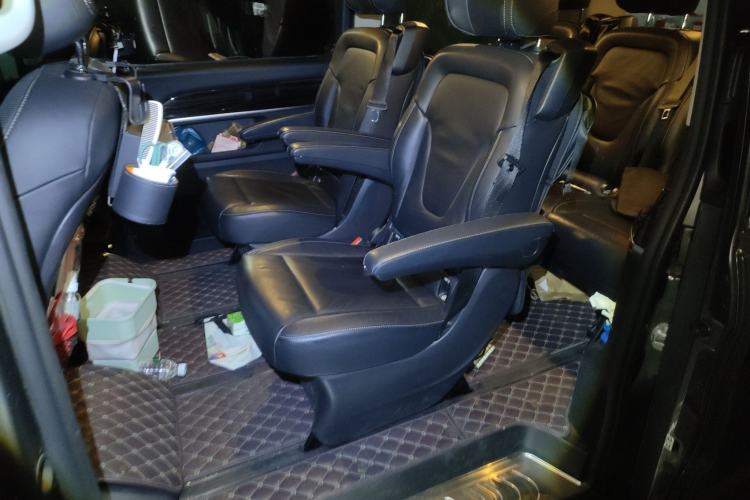 Used Mercedes-Benz V-Class 2017 V 260 Avantgarde Edition Left Rear Seat