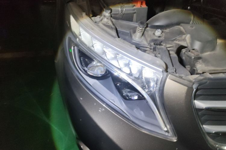 Used Mercedes-Benz V-Class 2017 V 260 Avantgarde Edition Right Front Headlight