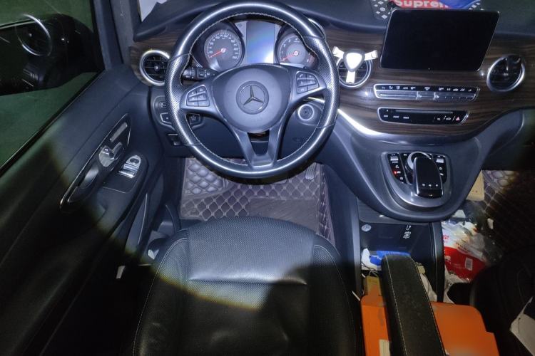 Used Mercedes-Benz V-Class 2017 V 260 Avantgarde Edition Steering Wheel