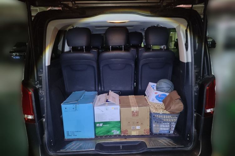Used Mercedes-Benz V-Class 2017 V 260 Avantgarde Edition Trunk