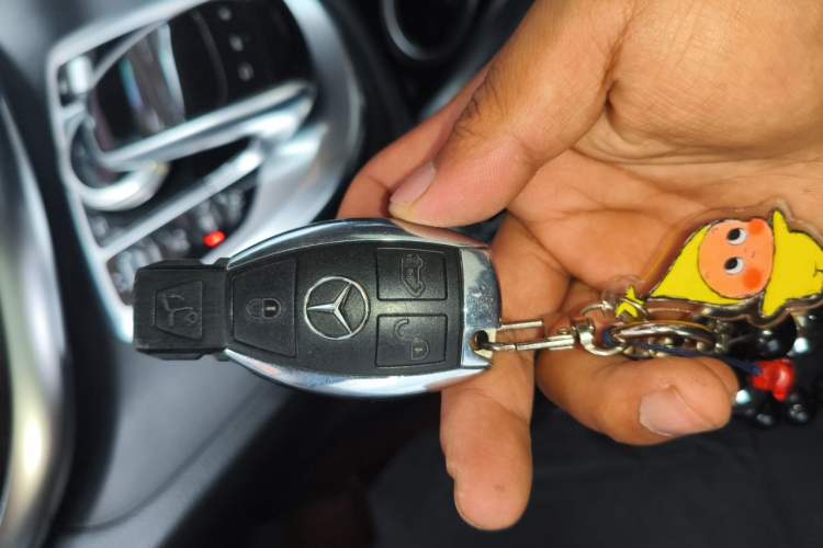 Used Mercedes-Benz V-Class 2017 V 260 Avantgarde Edition Vehicle Key