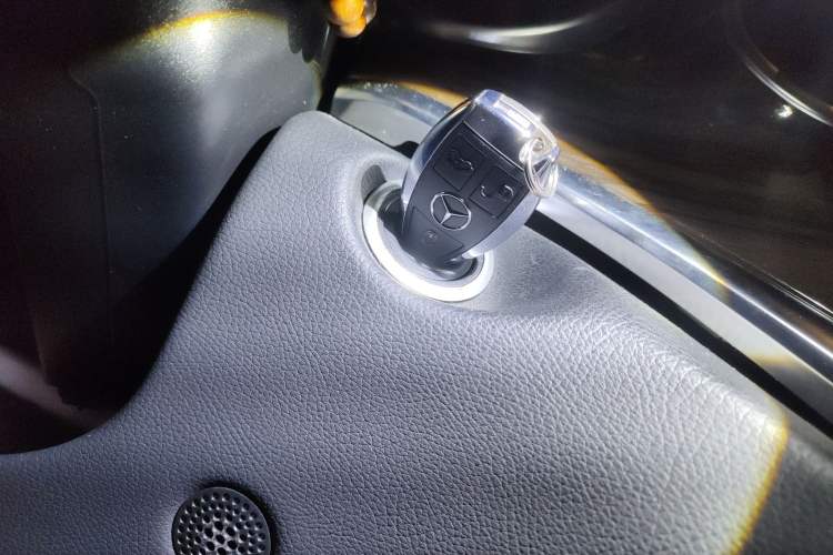 Used Mercedes-Benz V-Class 2017 V 260 Avantgarde Edition Vehicle Key