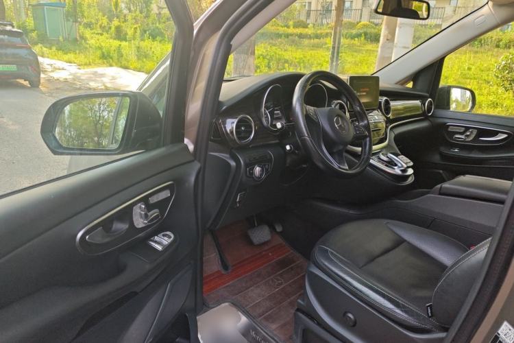 Used Mercedes-Benz V-Class 2017 V 260 Avantgarde Edition Driver Seat