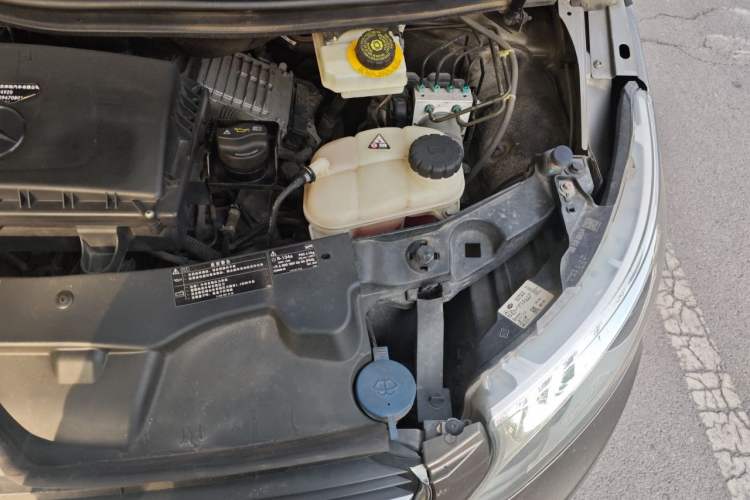 Used Mercedes-Benz V-Class 2017 V 260 Avantgarde Edition Engine Bay Left