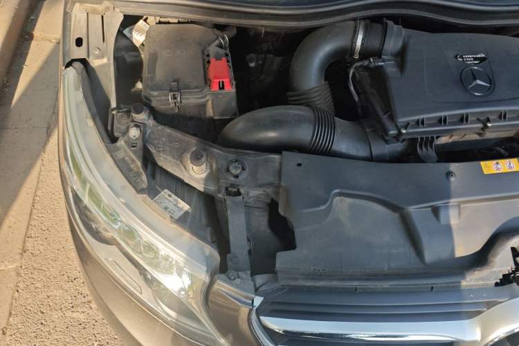 Used Mercedes-Benz V-Class 2017 V 260 Avantgarde Edition Engine Bay Right