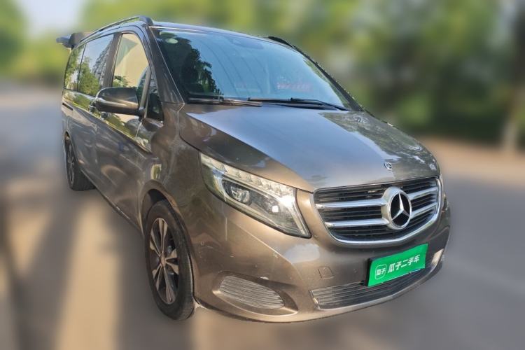 Used Mercedes-Benz V-Class 2017 V 260 Avantgarde Edition Front Right 45 Deg