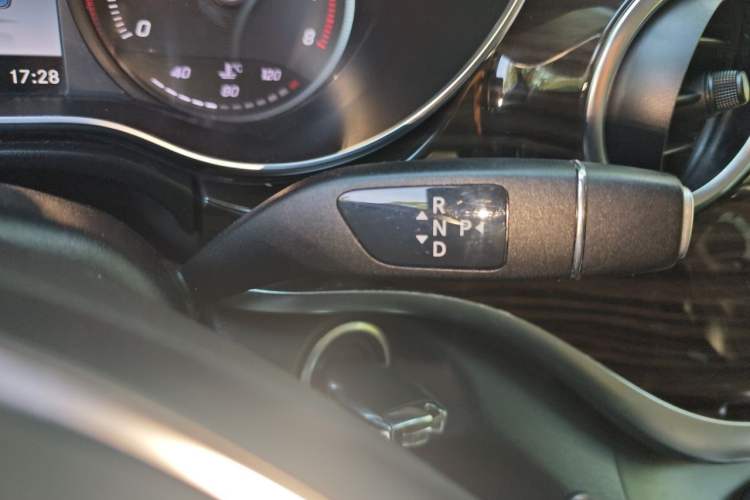 Used Mercedes-Benz V-Class 2017 V 260 Avantgarde Edition Gear Lever