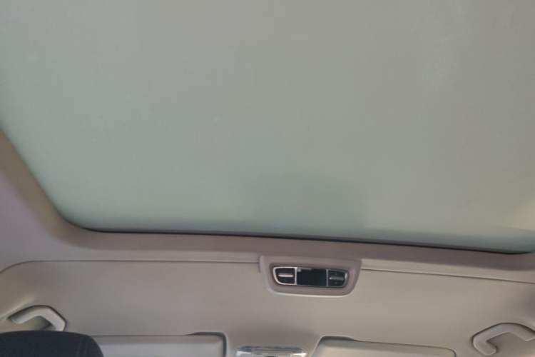 Used Mercedes-Benz V-Class 2017 V 260 Avantgarde Edition Headliner