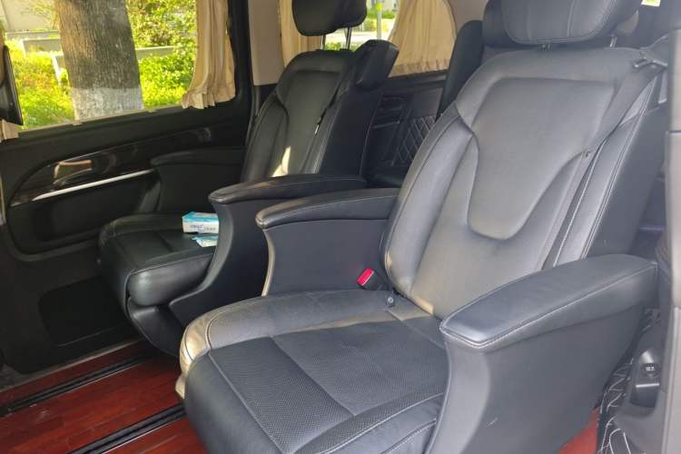Used Mercedes-Benz V-Class 2017 V 260 Avantgarde Edition Left Rear Seat