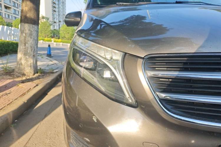 Used Mercedes-Benz V-Class 2017 V 260 Avantgarde Edition Right Front Headlight