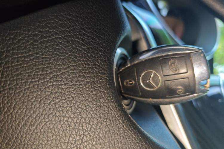 Used Mercedes-Benz V-Class 2017 V 260 Avantgarde Edition Vehicle Key
