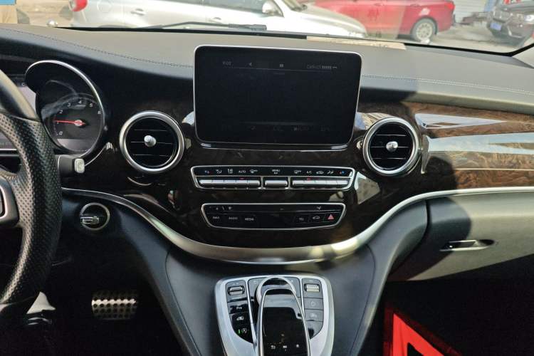 Used Mercedes-Benz V-Class 2017 V 260 Prestige Edition Audio And AC Panel