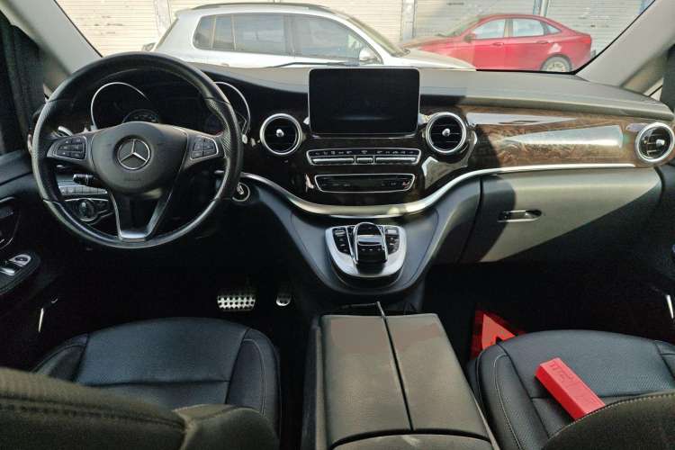 Used Mercedes-Benz V-Class 2017 V 260 Prestige Edition Center Console