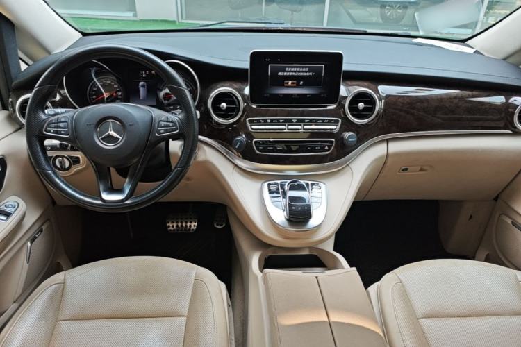 Used Mercedes-Benz V-Class 2017 V 260 Prestige Edition Center Console