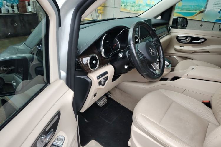 Used Mercedes-Benz V-Class 2017 V 260 L Prestige Extended Edition Driver Seat
