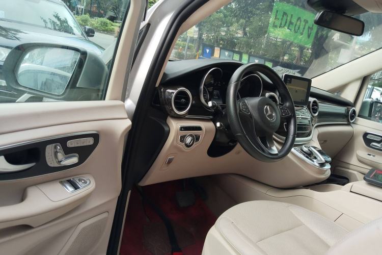 Used Mercedes-Benz V-Class 2017 V 260 Avantgarde Edition Driver Seat