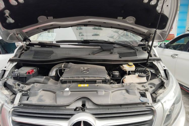 Used Mercedes-Benz V-Class 2017 V 260 Avantgarde Edition Engine Bay