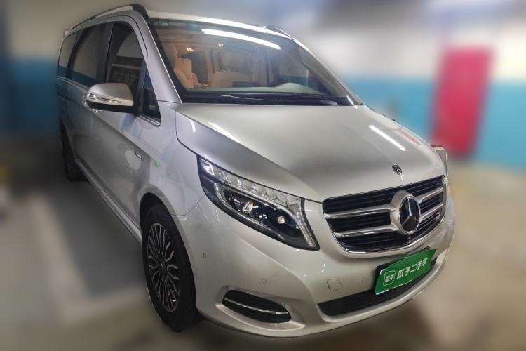 Used Mercedes-Benz V-Class 2017 V 260 Prestige Edition Front Right 45 Deg