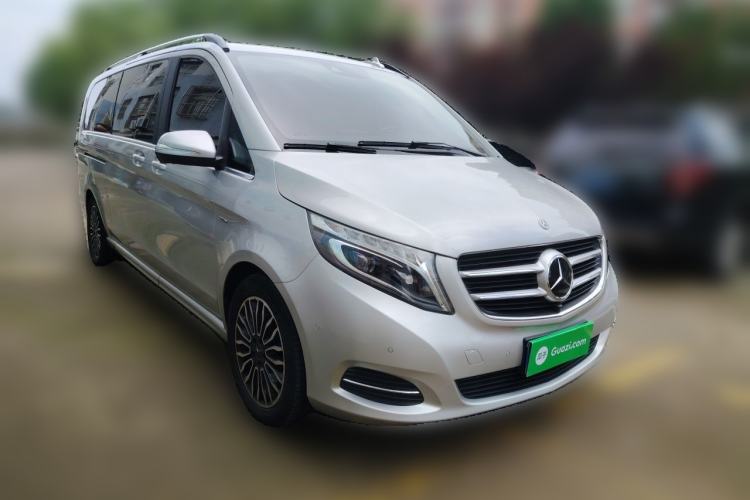 Used Mercedes-Benz V-Class 2017 V 260 L Prestige Extended Edition Front Right 45 Deg