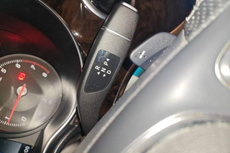Used Mercedes-Benz V-Class 2017 V 260 Prestige Edition Gear Lever