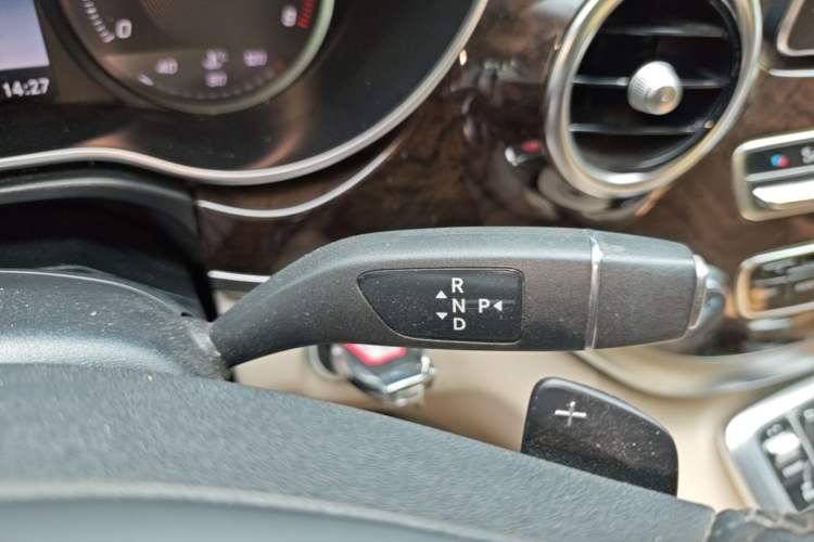 Used Mercedes-Benz V-Class 2017 V 260 Prestige Edition Gear Lever