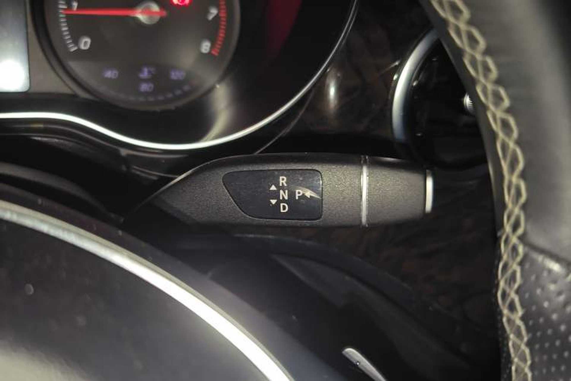 Used Mercedes-Benz V-Class 2017 V 260 L Prestige Extended Edition Gear Lever