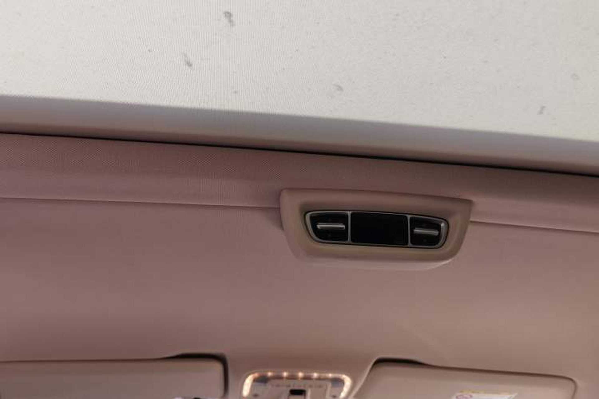 Used Mercedes-Benz V-Class 2017 V 260 Avantgarde Edition Headliner