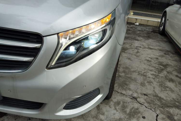 Used Mercedes-Benz V-Class 2017 V 260 Avantgarde Edition Left Front Headlight
