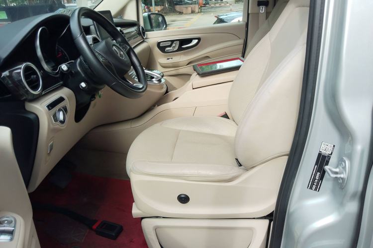 Used Mercedes-Benz V-Class 2017 V 260 Avantgarde Edition Left Front Seat