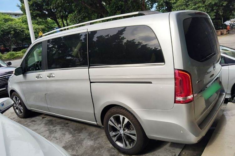 Used Mercedes-Benz V-Class 2017 V 260 Avantgarde Edition Left Side