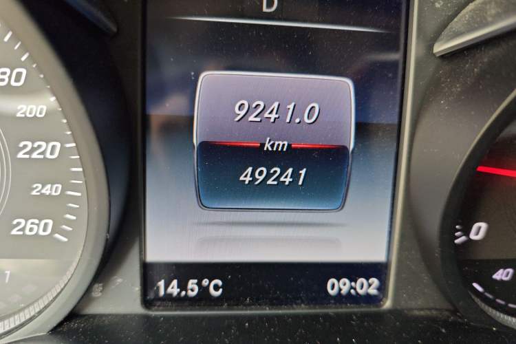 Used Mercedes-Benz V-Class 2017 V 260 Prestige Edition Odometer Close Up