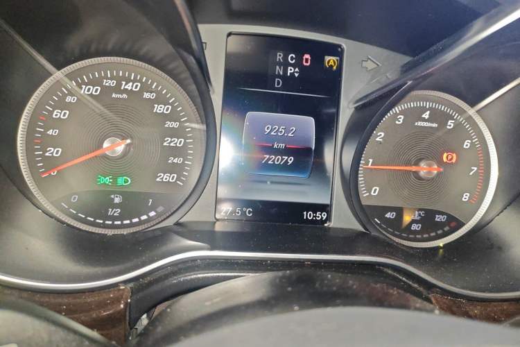 Used Mercedes-Benz V-Class 2017 V 260 Prestige Edition Odometer Close Up