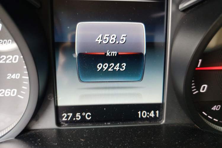 Used Mercedes-Benz V-Class 2017 V 260 L Prestige Extended Edition Odometer Close Up