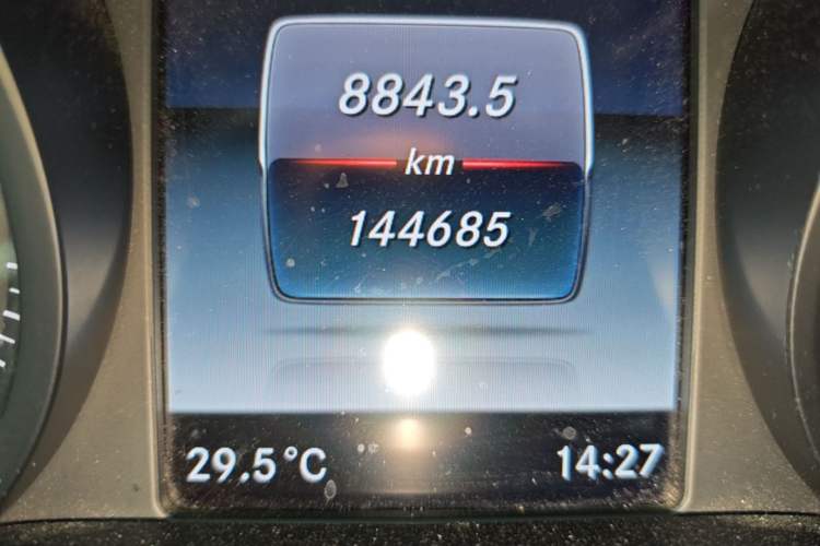 Used Mercedes-Benz V-Class 2017 V 260 Prestige Edition Odometer Close Up