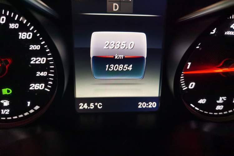 Used Mercedes-Benz V-Class 2017 V 260 Prestige Edition Odometer Close Up