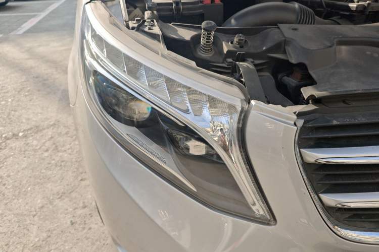 Used Mercedes-Benz V-Class 2017 V 260 Prestige Edition Right Front Headlight