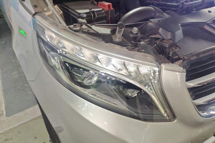 Used Mercedes-Benz V-Class 2017 V 260 Prestige Edition Right Front Headlight